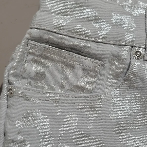 Chico's Platinum Denim Leopard Print Metallic Crop Jeans Size 3 (38) Silver - Picture 8 of 14